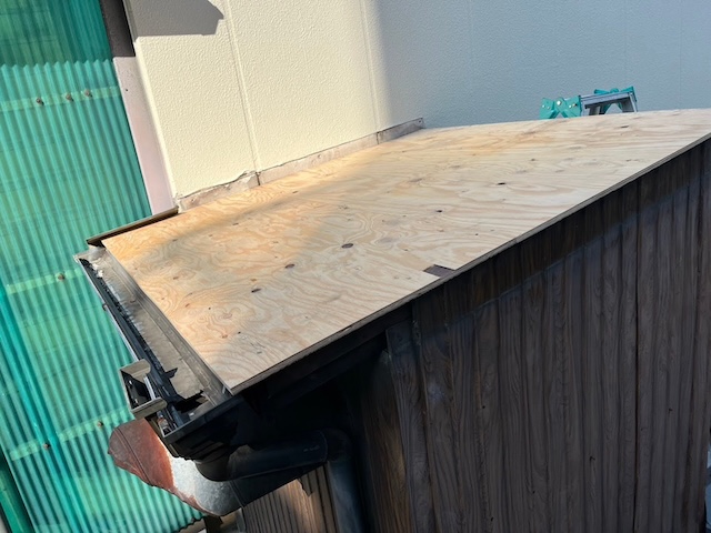 一部屋根を補修